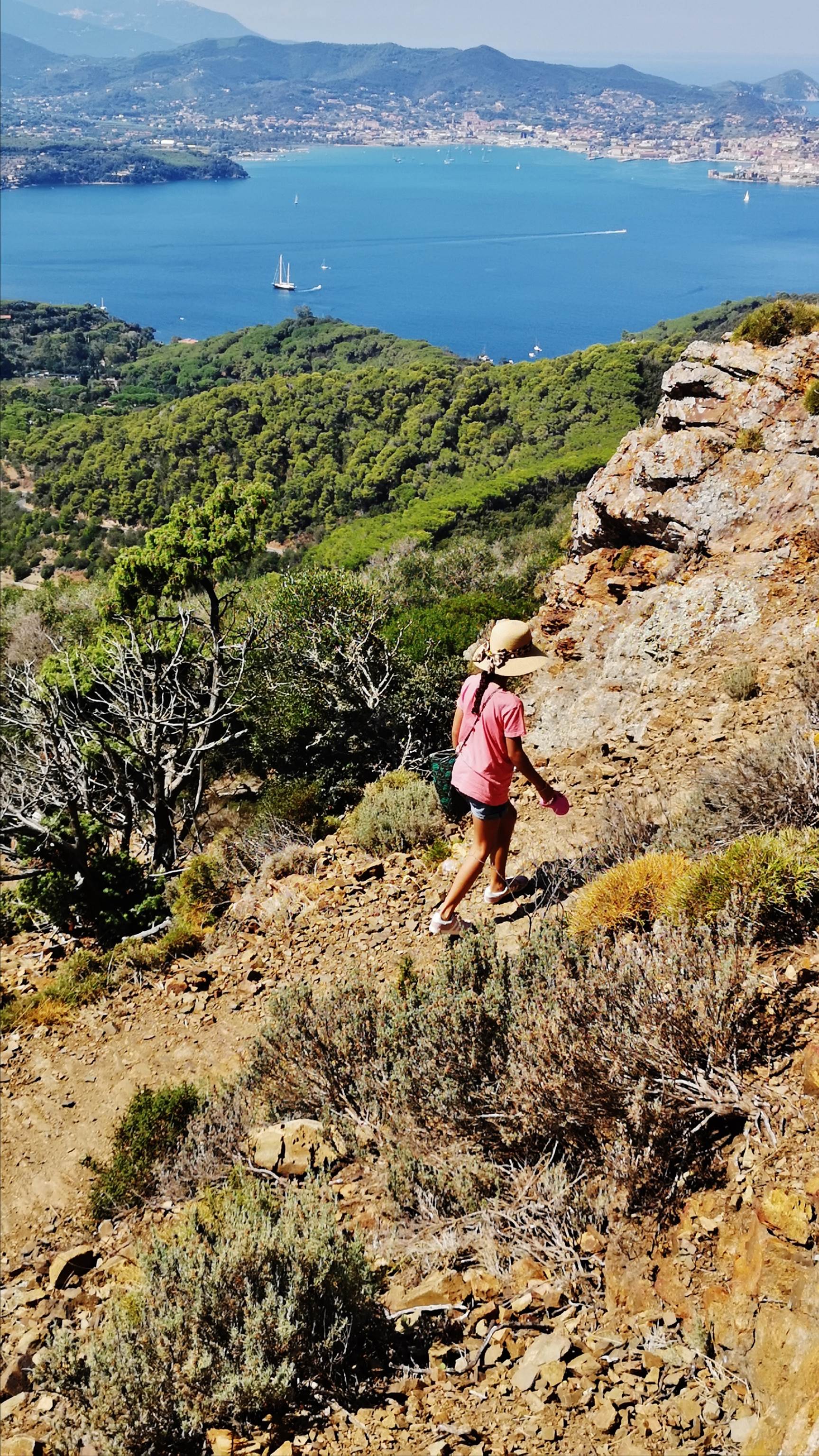 Une image contenant extrieur, nature, montagne, herbe

Description gnre automatiquement